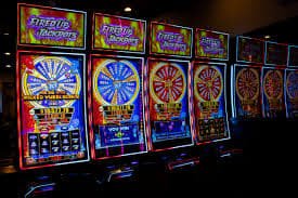 Permainan slot online modern dengan grafis menarik dan user interface win777